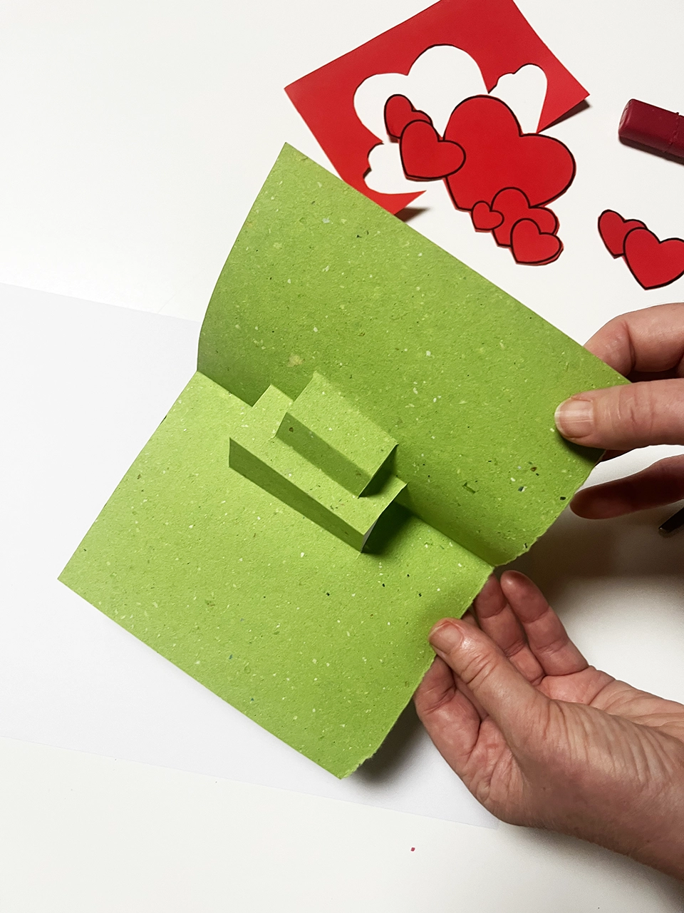 pop up tutorial - Spingi in dentro la linguetta per creare il secondo scalino 